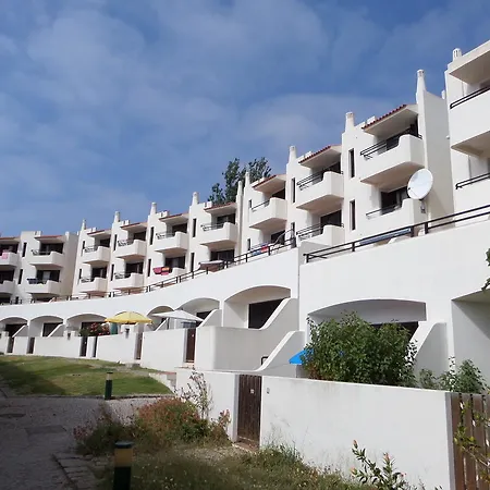 Jardim מלון דירות 3*